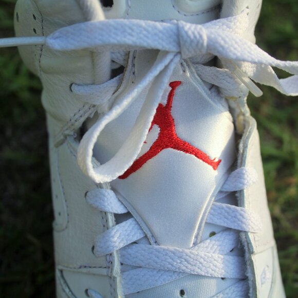 Size 9 - Jordan 6 White and University Red 2022 - Picture 9 of 14